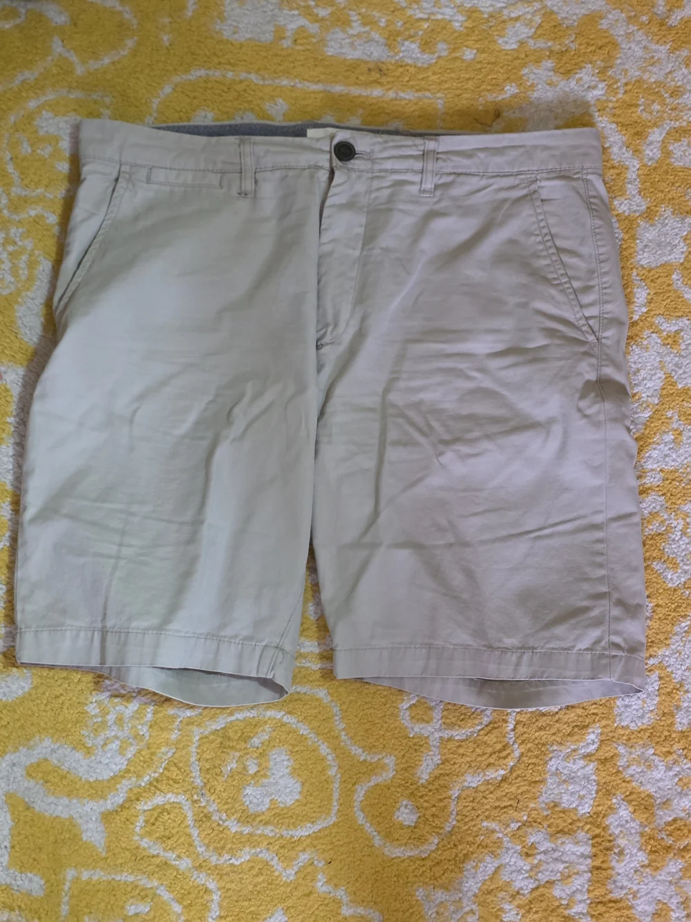 H&M Men's Light Khaki Flat-Front Shorts